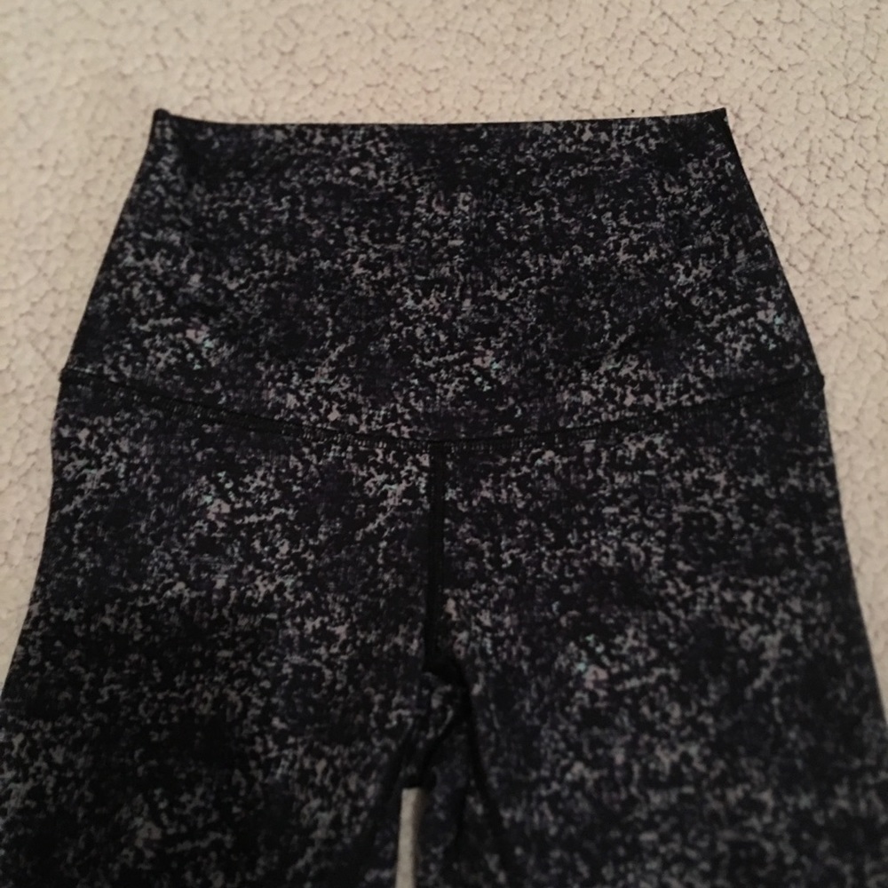 (SOLD)Lululemon Leggings - Picture 4 of 7